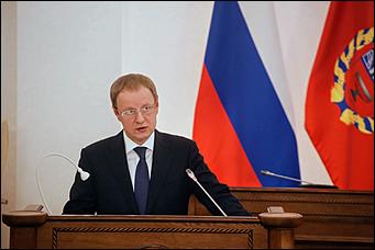 28 мая 2020 г., Барнаул   В масках и соблюдая дистанцию. Как депутаты слушали годовой отчет Виктора Томенко