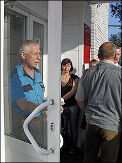 16 июля 2009 г., Барнаул   «С первыми петухами за загранпаспортами»