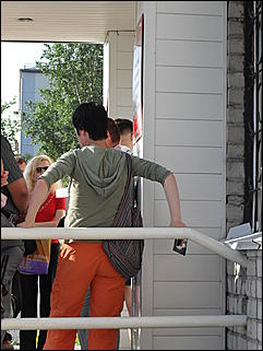 16 июля 2009 г., Барнаул   «С первыми петухами за загранпаспортами»