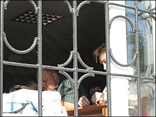 16 июля 2009 г., Барнаул   «С первыми петухами за загранпаспортами»