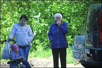9 мая 2020 г., Барнаул   Спасибо за Победу. Для барнаульских ветеранов провели "личные" военные парады во дворе