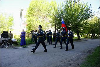 9 мая 2020 г., Барнаул   Спасибо за Победу. Для барнаульских ветеранов провели "личные" военные парады во дворе