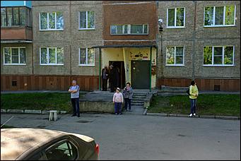 9 мая 2020 г., Барнаул   Спасибо за Победу. Для барнаульских ветеранов провели "личные" военные парады во дворе