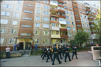 9 мая 2020 г., Барнаул   Спасибо за Победу. Для барнаульских ветеранов провели "личные" военные парады во дворе