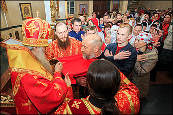 1 май 2016 г., Барнаул. Фото: Михаил Полубедов   Христос Воскресе!!! 