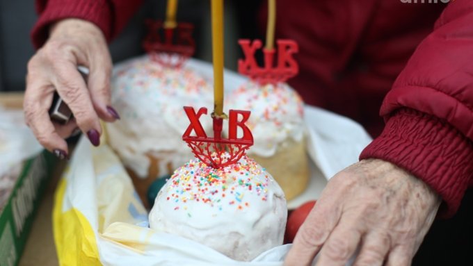 9 апреля 2018 г., Барнаул. Екатерина Смолихина   Свечи, куличи и хороводы: барнаульская Пасха в объективе Amic.ru