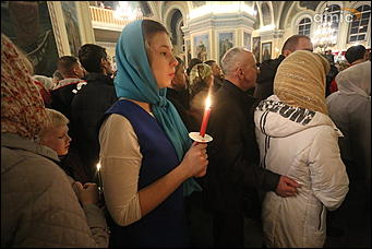 9 апреля 2018 г., Барнаул. Екатерина Смолихина   Свечи, куличи и хороводы: барнаульская Пасха в объективе Amic.ru