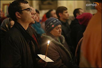 9 апреля 2018 г., Барнаул. Екатерина Смолихина   Свечи, куличи и хороводы: барнаульская Пасха в объективе Amic.ru
