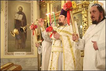 9 апреля 2018 г., Барнаул. Екатерина Смолихина   Свечи, куличи и хороводы: барнаульская Пасха в объективе Amic.ru