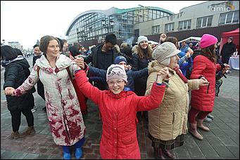 9 апреля 2018 г., Барнаул. Екатерина Смолихина   Свечи, куличи и хороводы: барнаульская Пасха в объективе Amic.ru