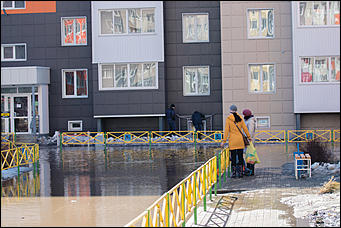 1 апрель 2016 г., Барнаул © Амител Вячеслав Мельников Наводнение на улицах Взлетная и Солнечная поляна. Фоторепортаж