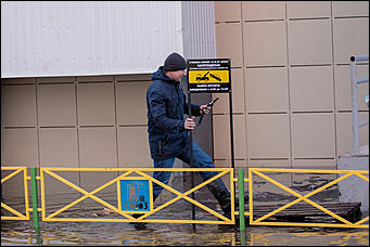 1 апрель 2016 г., Барнаул © Амител Вячеслав Мельников Наводнение на улицах Взлетная и Солнечная поляна. Фоторепортаж