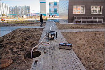 1 апрель 2016 г., Барнаул © Амител Вячеслав Мельников Наводнение на улицах Взлетная и Солнечная поляна. Фоторепортаж