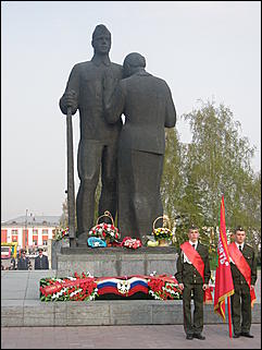 9 мая 2009 г., Барнаул   Возложение цветов к Мемориалу Славы