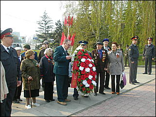 9 мая 2009 г., Барнаул   Возложение цветов к Мемориалу Славы