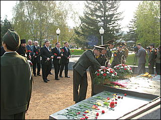 9 мая 2009 г., Барнаул   Возложение цветов к Мемориалу Славы