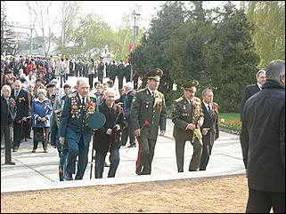 9 мая 2009 г., Барнаул   Возложение цветов к Мемориалу Славы