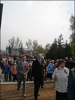 9 мая 2009 г., Барнаул   Возложение цветов к Мемориалу Славы