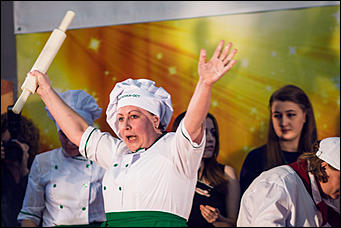 13 декабря 2015 г., Бийск   В рамках "Алтайской зимовки" прошли соревнования по спортивному пельменингу
