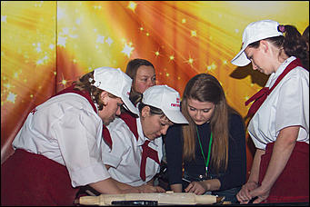 13 декабря 2015 г., Бийск   В рамках "Алтайской зимовки" прошли соревнования по спортивному пельменингу
