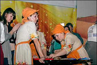 13 декабря 2015 г., Бийск   В рамках "Алтайской зимовки" прошли соревнования по спортивному пельменингу
