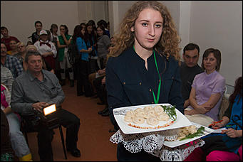 13 декабря 2015 г., Бийск   В рамках "Алтайской зимовки" прошли соревнования по спортивному пельменингу
