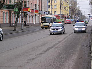 1 мая 2009 г., Барнаул   Один праздник - два митинга 
