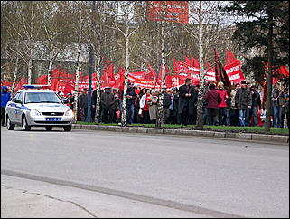 1 мая 2009 г., Барнаул   Один праздник - два митинга 