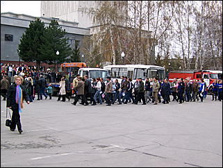 1 мая 2009 г., Барнаул   Один праздник - два митинга 