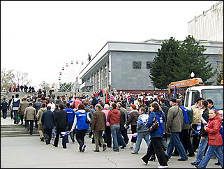 1 мая 2009 г., Барнаул   Один праздник - два митинга 