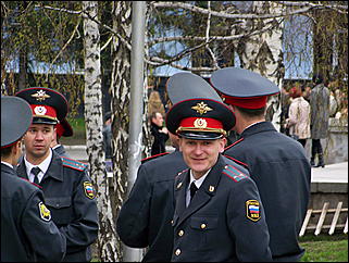 1 мая 2009 г., Барнаул   Один праздник - два митинга 