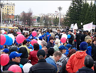 1 мая 2009 г., Барнаул   Один праздник - два митинга 