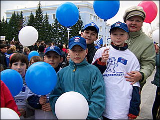 1 мая 2009 г., Барнаул   Один праздник - два митинга 