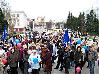 1 мая 2009 г., Барнаул   Один праздник - два митинга 