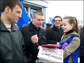 1 мая 2009 г., Барнаул   Один праздник - два митинга 