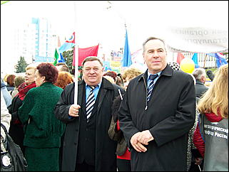 1 мая 2009 г., Барнаул   Один праздник - два митинга 