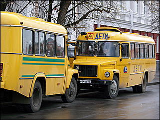 1 мая 2009 г., Барнаул   Один праздник - два митинга 