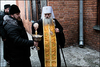 15 февраль 2016 г., Барнаул © Амител Вячеслав Мельников   Мемориальную доску в честь погибших военных открыли и освятили в Барнауле