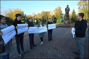 26 сентября 2017 г, Барнаул. Екатерина Смолихина   "Не смотрел, но осуждаю": пикет в поддержку "Матильды" прошел в Барнауле