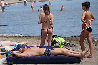 6 июнь 2016 г., Барнаул © Амител Вячеслав Мельников   Жара, река и люди: пляж в Барнауле перед открытием 