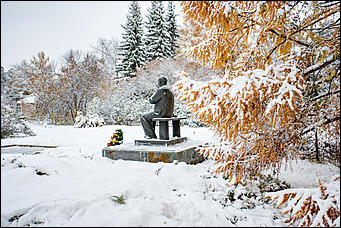 26 октябрь 2016 г., Барнаул  © Амител Вячеслав Мельников   Контраст осенних красок и снежной белизны: фоторепортаж из дендрария