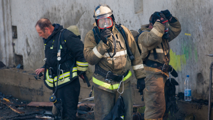 28 май 2016 г., Барнаул &copy; Амител Вячеслав Мельников   Мужская работа: Как тушили пожар на барнаульском стадионе "Коммунальщик"