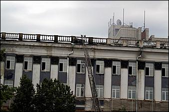 26 июля 2006 г., Барнаул   Пожар в химкорпусе АлтГУ,
фото Ольги Комиссаровой