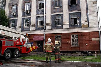 26 июля 2006 г., Барнаул   Пожар в химкорпусе АлтГУ,
фото Ольги Комиссаровой