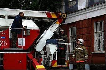 26 июля 2006 г., Барнаул   Пожар в химкорпусе АлтГУ,
фото Ольги Комиссаровой