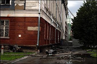 26 июля 2006 г., Барнаул   Пожар в химкорпусе АлтГУ,
фото Ольги Комиссаровой