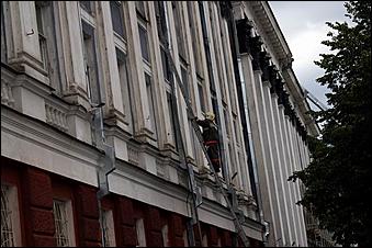 26 июля 2006 г., Барнаул   Пожар в химкорпусе АлтГУ,
фото Ольги Комиссаровой