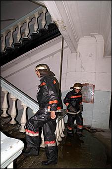 26 июля 2006 г., Барнаул   Пожар в химкорпусе АлтГУ,
фото Ольги Комиссаровой