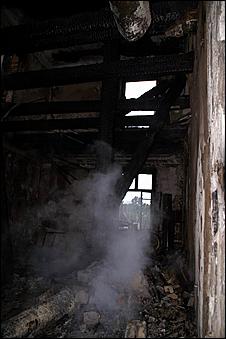 26 июля 2006 г., Барнаул   Пожар в химкорпусе АлтГУ,
фото Ольги Комиссаровой