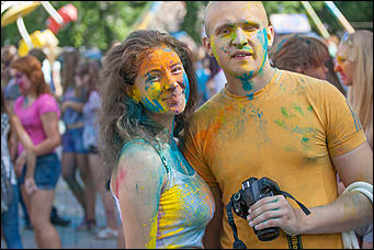 4 июль 2016 г., Барнаул © Амител Вячеслав Мельников   Праздник красок в "Солнечном ветре"